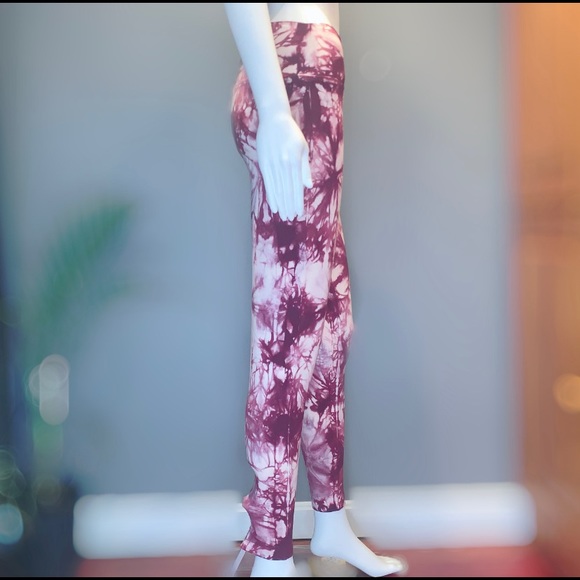 2/$40 👸🏻 💖 Maroon and White Tie-Dye Pattern VOLTA Leggings 💖 - Picture 5 of 7